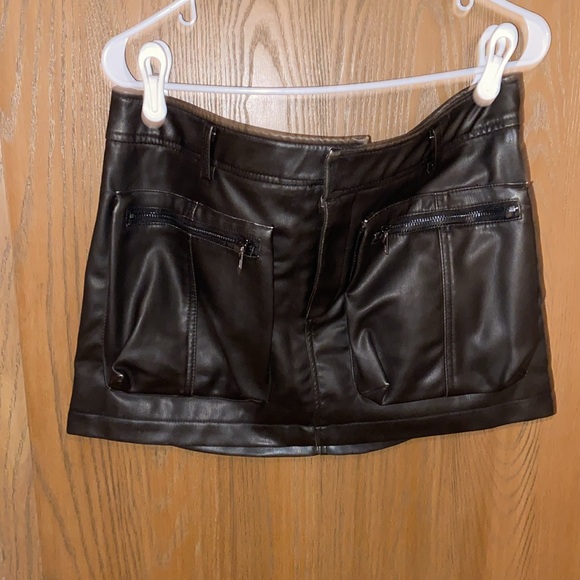Brand New Zara Faux Leather Mini Skirt SZ L - Picture 2 of 3